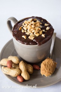 Chocolade mug cake met pindakaas